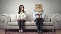 Tips dan Cara Menghadapi Pasangan yang Introvert