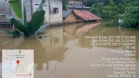Ketinggian Banjir di Cililitan Capai Atap Rumah Warga