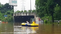 Banjir dari Kemang hingga Kebon Jeruk, Akses Jalan Jakarta Lumpuh