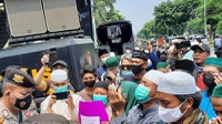 Polisi Tangkap Sejumlah Simpatisan Rizieq di PN Jakarta Timur