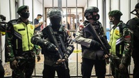 Munarman Diborgol & Matanya Ditutup, Polri Klaim Sesuai Aturan