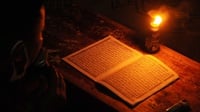 Hukum Membaca Al-Qur'an Tanpa Menutup Aurat, Apakah Dilarang?