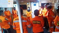Basarnas Evakuasi 8 Awak KM Rizky Mulia yang Karam di Maluku Tengah