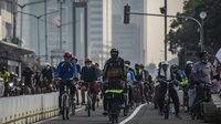 Anies: Bersepeda di Jalan Raya Saat PPKM Diangkut Bersama Sepedanya