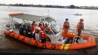Basarnas Evakuasi Tiga Nelayan Korban Kecelakaan di Laut Natuna