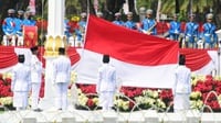 Tim Indonesia Tumbuh Bertugas pada Upacara Penurunan Bendera