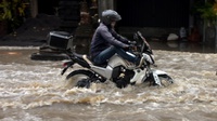 Ratusan Warga Pulau Buru Mengungsi akibat Banjir