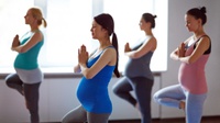 Manfaat Yoga Bagi Ibu Hamil & Jenis Pose Aman pada Tiap Trimester
