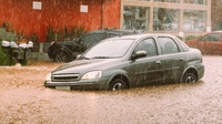 Allianz Utama Bagikan Pentingnya Asuransi Kendaraan di Musim Hujan