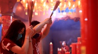 Ibadah Malam Imlek di Vihara Nimmala Boen San Bio Kota Tangerang