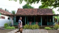 Arsitektur Tanean Lanjang Rumah Adat Masyarakat Madura & Fungsinya
