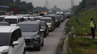 Urai Kemacetan Arus Mudik, Contraflow Diberlakukan di Tol Japek