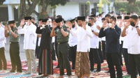 Jokowi & Ibu Negara Salat Id di Yogyakarta: Warga Ikut Berjemaah