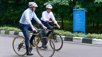 Jokowi & PM Baru Australia Perkuat Kerja Sama Sambil Bersepeda