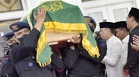 Jenazah Emmeril Khan Mumtadz telah Dimakamkan di Cimaung Bandung