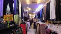 Pedagang Baju Bekas Impor Ogah Jual Produk Lokal: Harga Tinggi