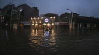 Banjir Jakarta Hari Ini: 7 Ruas Jalan, 5 RT & Air Capai 120 cm