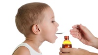 Obat Puyer atau Sirop, Mana yang Lebih Baik untuk Anak?