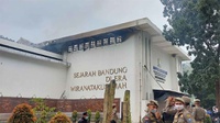 Kebakaran Bappelitbang Bandung, Petugas Lakukan Pendinginan
