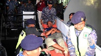 TNI AL Evakuasi 258 Penumpang Kapal Terbakar di Selat Bali