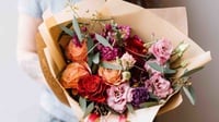 10 Rekomendasi Buket untuk Guru Perempuan Bermakna & Bermanfaat