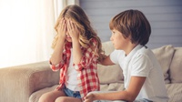Saat Tepat Mengajarkan Anak Mengatakan Maaf dengan Tulus