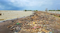 Bahaya Sampah Plastik di Laut dan Imbas Minimnya Hasil Nelayan