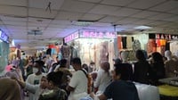 Pedagang Baju di Pasar Tanah Abang Raup Omzet Rp25 Juta/Hari