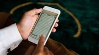 Hukum Membaca Al-Qur'an di HP Saat Haid & Pandangan Ulama Mazhab