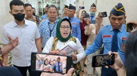 Wanita Korban Investasi Bodong 'Interupsi' Rapat DPR & Kapolri