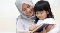 Harbuknas 2023: 6 Cara Mengenalkan Buku pada Anak & Manfaatnya
