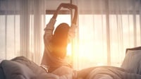 Cara Agar Bisa Bangun Pagi dan Manfaatnya bagi Tubuh
