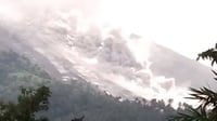 Warga Dusun Bolo Mengungsi akibat Erupsi Gunung Karangetang