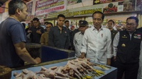 Jokowi Cek Harga Pangan di Pasar Cihapit, Bawang Rp50.000/ Kg