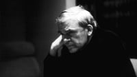 Penulis Legendaris Milan Kundera Meninggal di Usia 94 Tahun