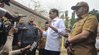 Jokowi Ganti Pagar Roboh Stadion Kepahiang usai Pendaratan Heli