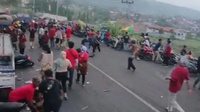 Cerita Lengkap Truk Tangki Air Tabrak Penonton Karnaval di Pacet