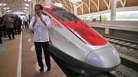 Jokowi: Pembangunan Kereta Jakarta-Surabaya Tergantung Studi