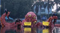 Greenpeace Bawa 'Gurita Raksasa' Serukan Pemilu Tanpa Oligarki