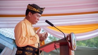 Pimpin Upacara HUT Kaltara, Gubernur Pakai Baju Adat Bulungan