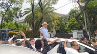 Prabowo-Gibran Salami Pendukung dan Tinggalkan KPU Menuju HI