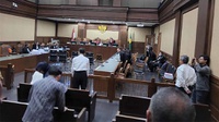 Jaksa KPK Bacakan Tuntutan untuk Terdakwa Roni Aidil
