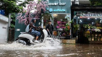 Jakarta Diguyur Hujan, 21 RT & 8 Jalan Ibu Kota Terendam Banjir