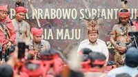Momen Prabowo Subianto Serukan Teriakan Perang Khas Dayak
