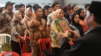 Fakta Anggota KPPS Salam 2 Jari Sebut Prabowo, Apakah Dipecat?