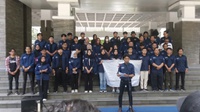 Mahasiswa Fisipol UGM Seru Pratikno & Ari Dwipayana Balik Kampus