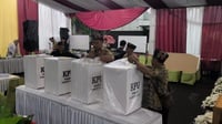 Petugas KPPS di TPS Jokowi Kenakan Busana Bertema Betawi