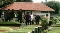 Usai Menang Quick Count, Prabowo Ziarah ke Makam Orang Tua