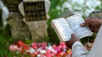 11 Surah Al Quran yang Bisa Dibaca untuk Ziarah Kubur