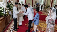 Jokowi Sambut Para Menteri & Warga saat Open House di Istana